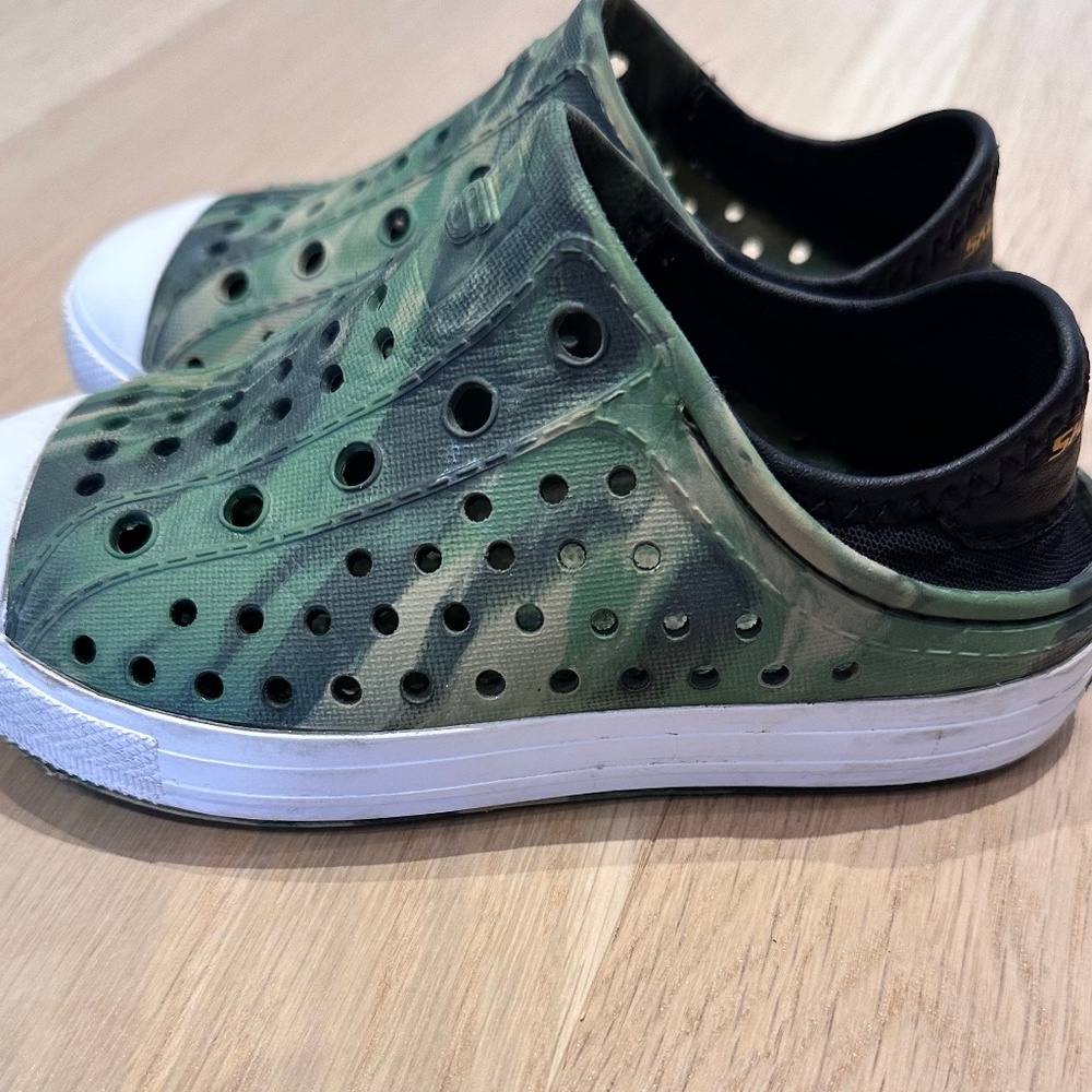 Boys sketchers Guzman size 9